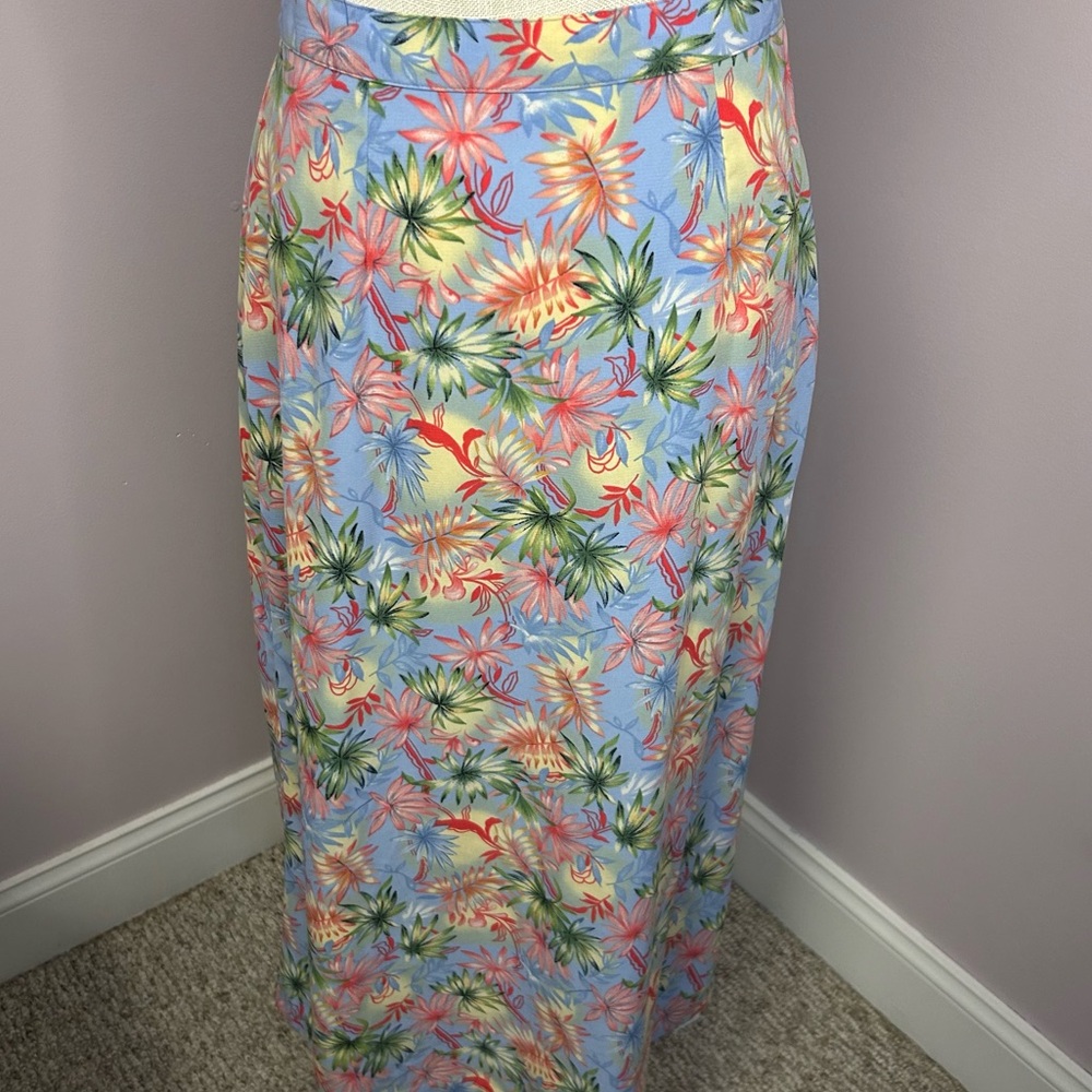 Sag Harbor- Nice women’s small petite skirt with slit in the back.
